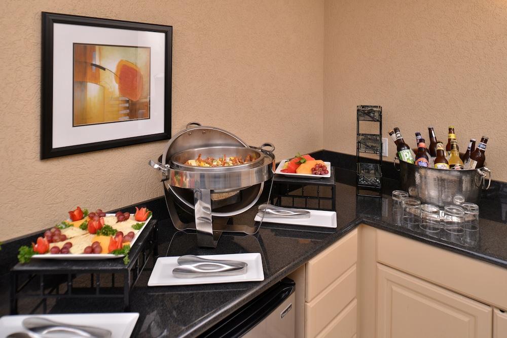 Holiday Inn Portland- I-5 S Wilsonville By Ihg Ngoại thất bức ảnh